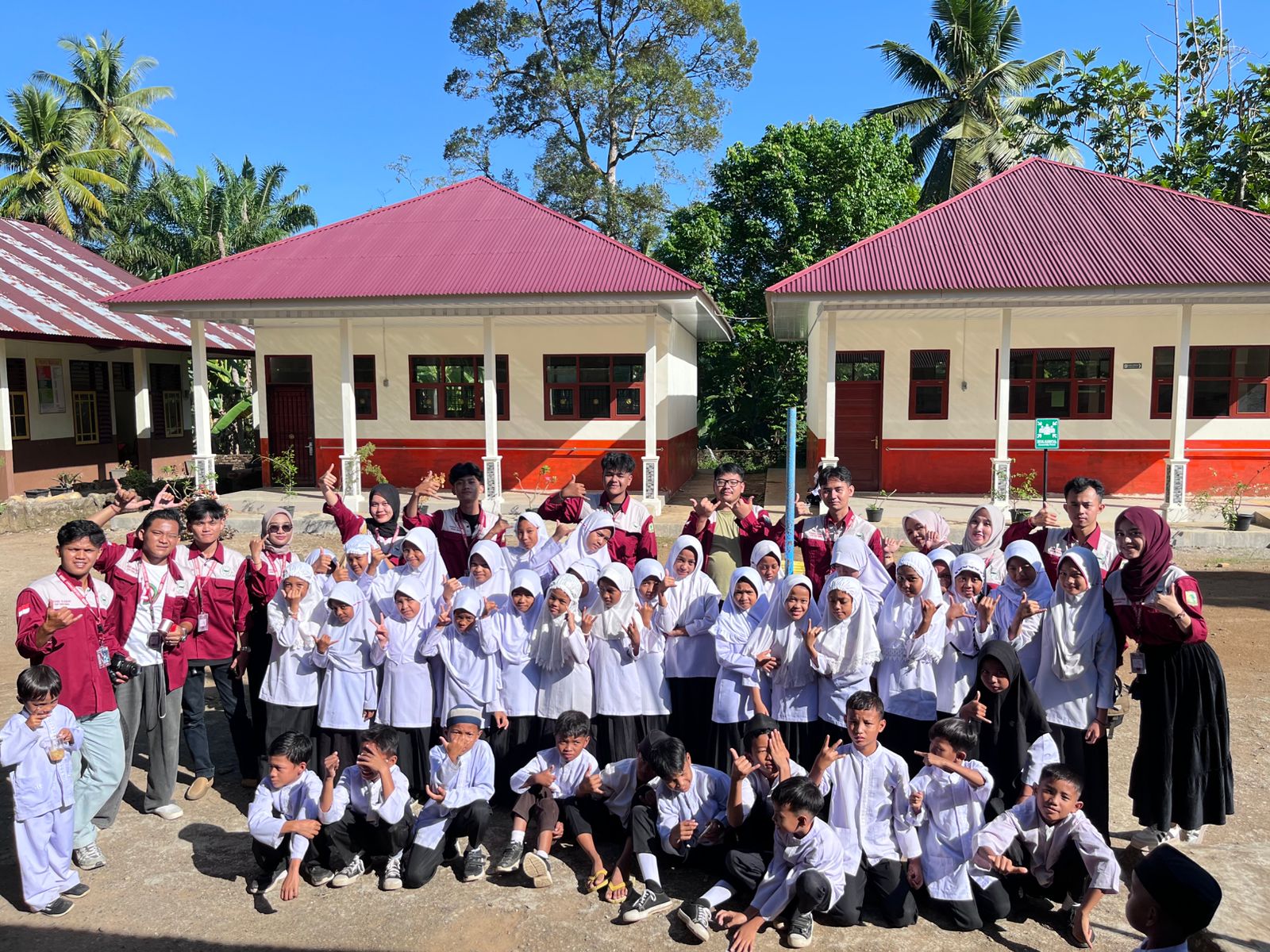Pentingnya Mengenal dan Belajar Bahasa Inggris: Anak-anak di Tingkat Sekolah Dasar (SD) di Nagari Kampung Pinang